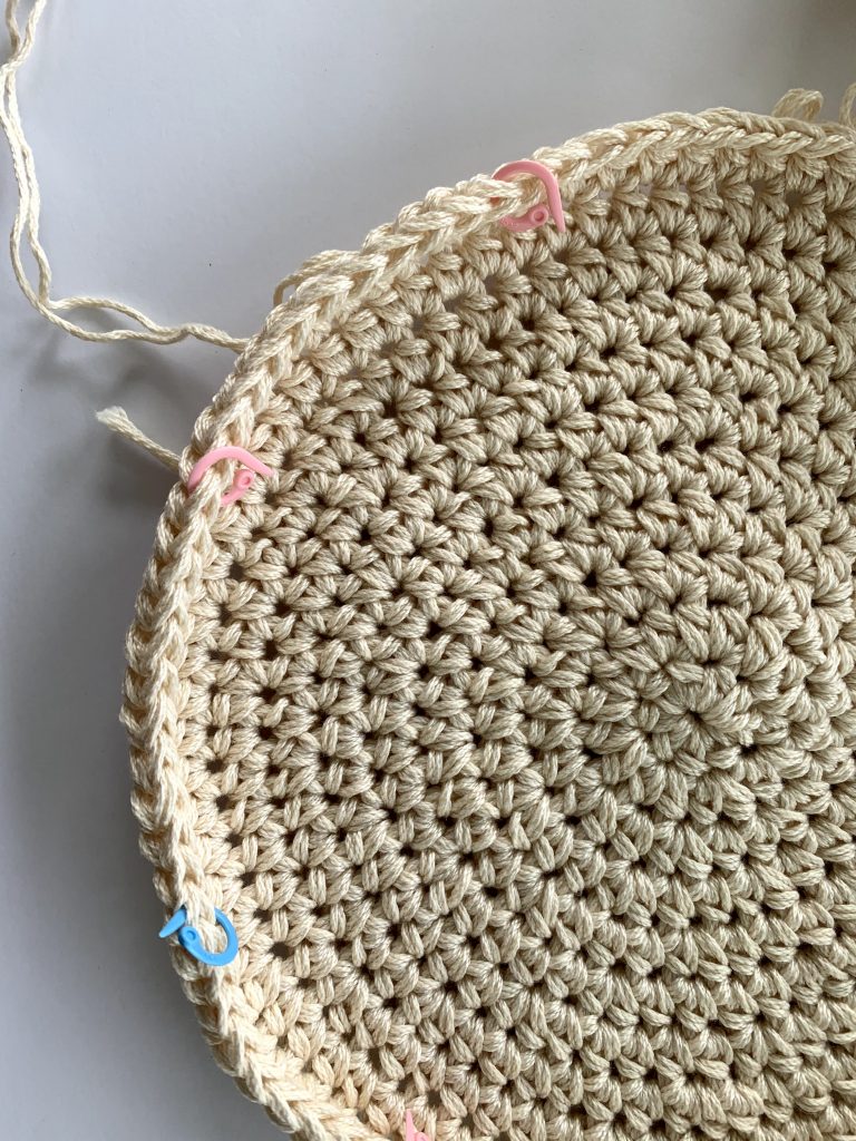 use stitch markers to make a round crochet placemat