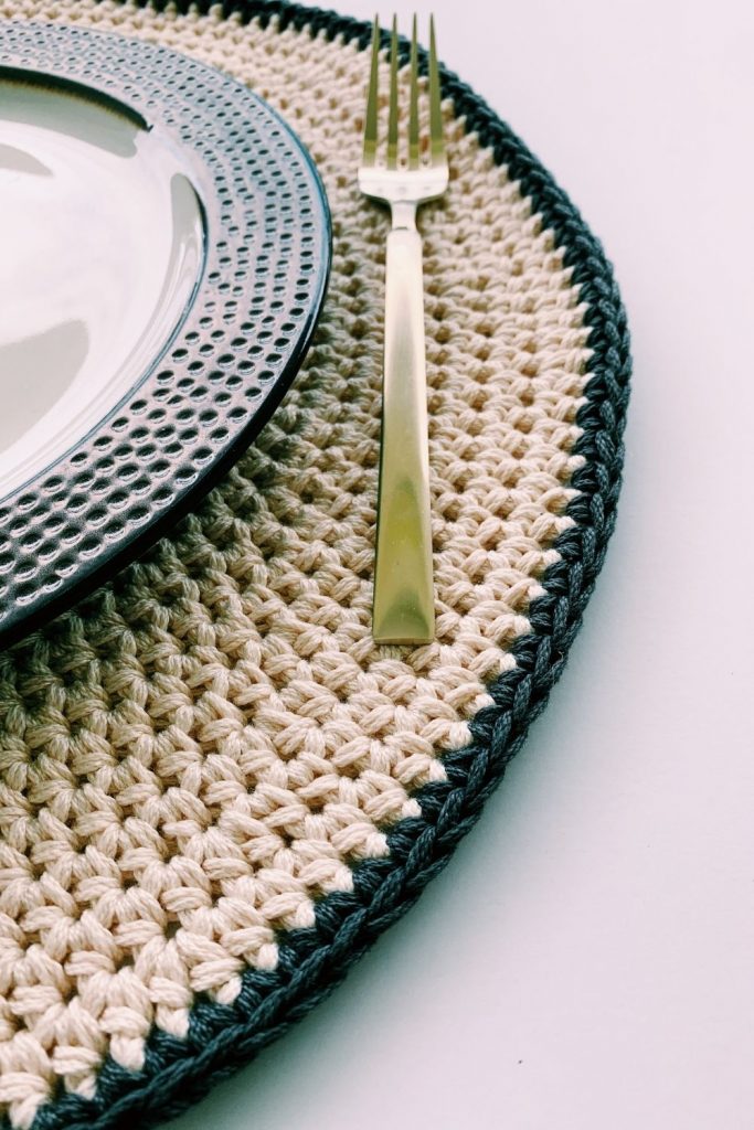 crochet placemat made with cotton yarn