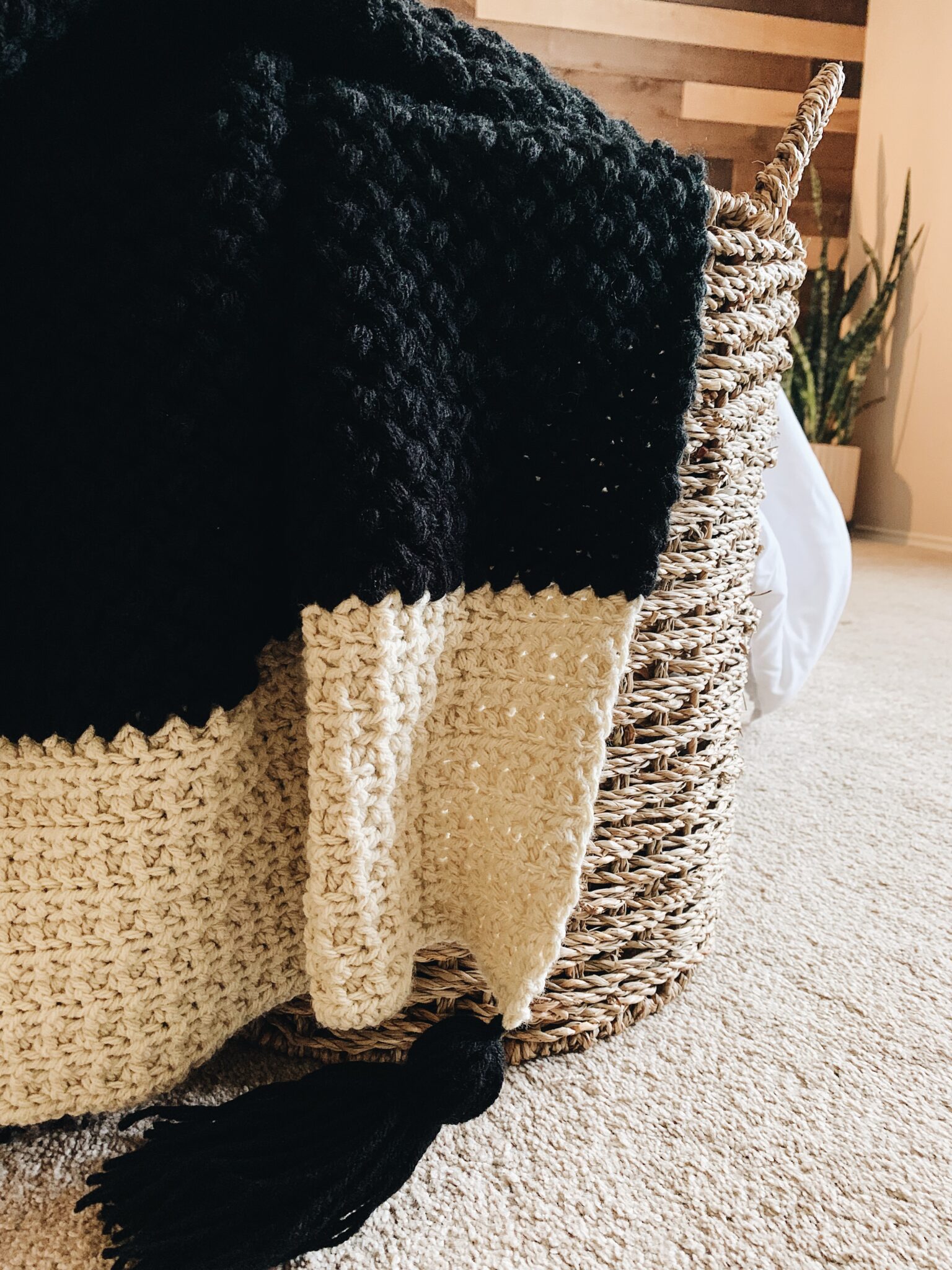 An Easy Chunky Crochet Blanket Pattern The Cora Blanket 