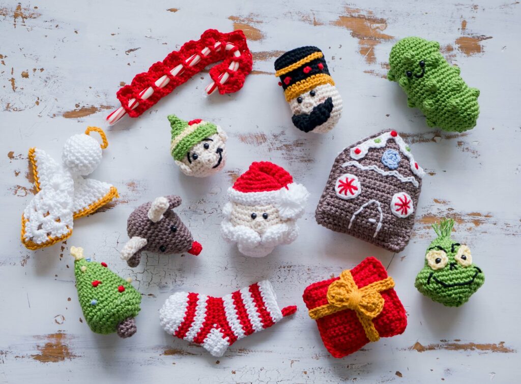 round up of crochet christmas ornaments