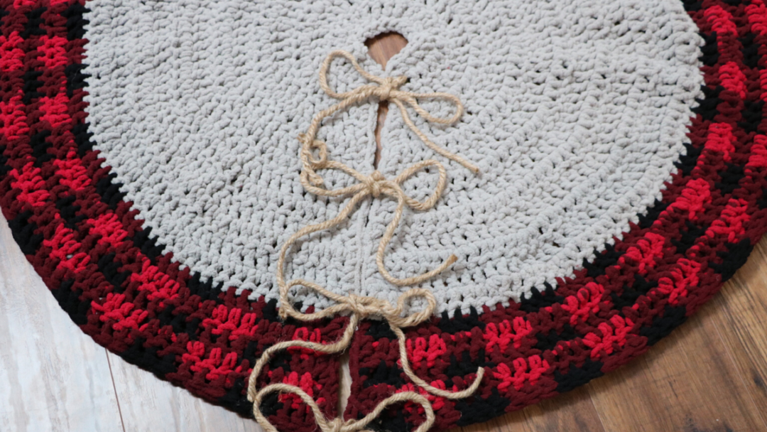 25 Crochet Christmas Tree Skirt Patterns to Deck Your Halls