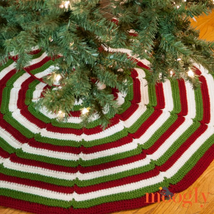25 Crochet Christmas Tree Skirt Patterns to Deck Your Halls