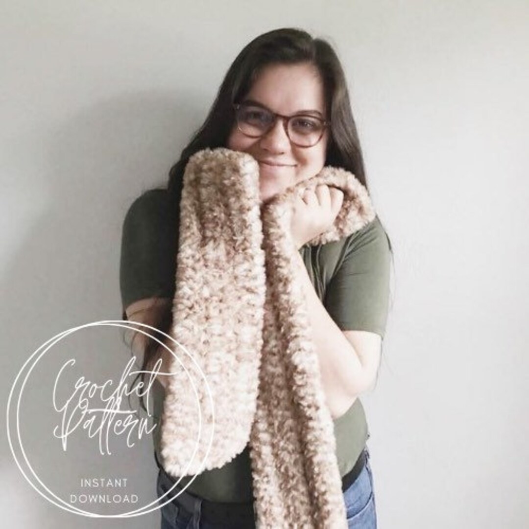 Luxe Scarf in Lion Brand Go For Faux Thick & Quick - Downloadable