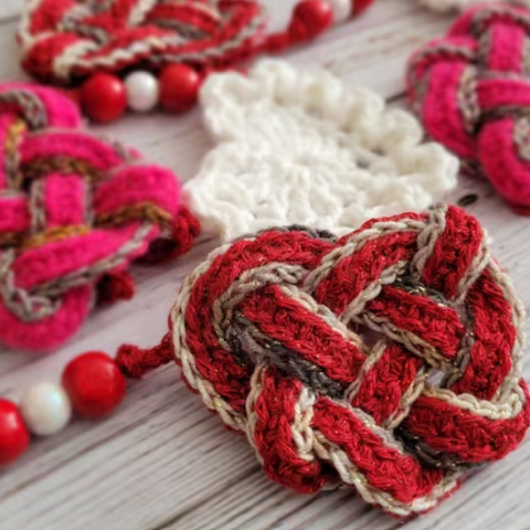 15 Adorable Crochet Valentine’s Day Decorations to Make