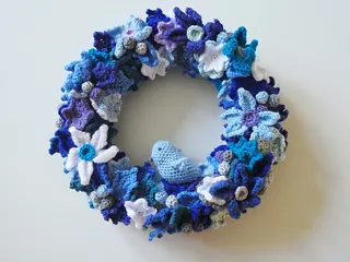 Crochet Wreath Patterns for a Cozy Holiday Season