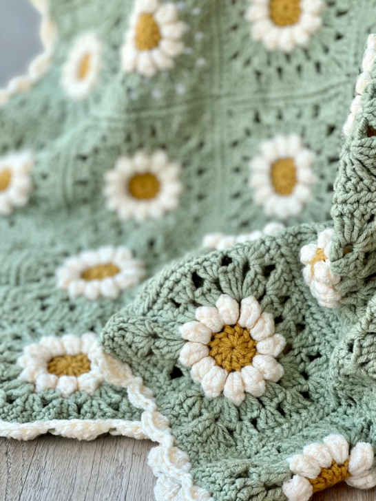 15 Gorgeous Crochet Flower Blanket Patterns