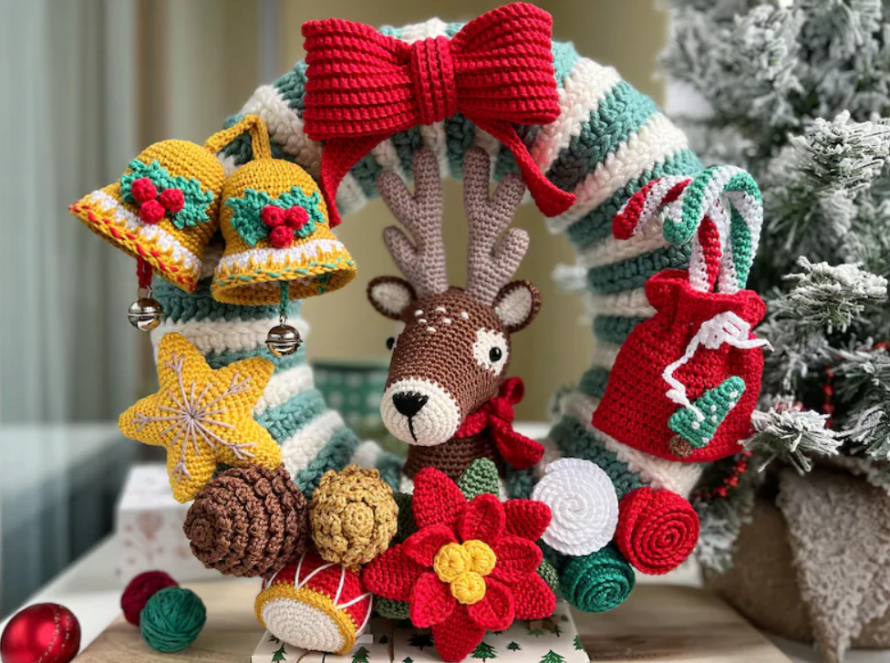 Crochet Wreath Patterns for a Cozy Holiday Season